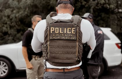 Según una versión, el arribo masivo de migrantes al DMV de Pensilvania que derivó en una operación del ICE se debió a un error en la página web