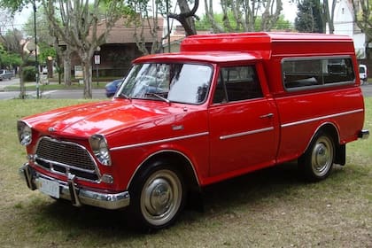 Segunda generación. En 1968 se lanzó este Rastrojero más moderno y estilizado, que la gente bautizó como “Caburé” por sus faros como ojos de lechuza