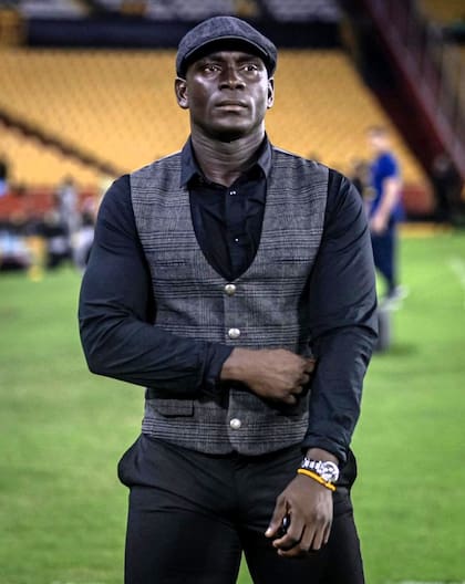 Segundo Castillo, el DT de Barcelona de Ecuador que ya prepara su nuevo look para un Monumental vacío