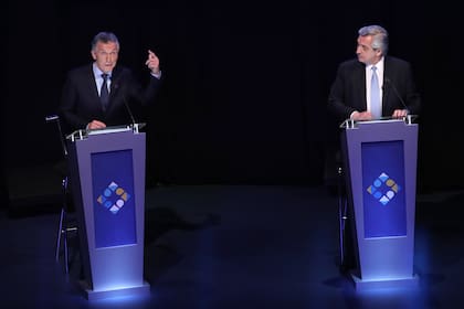 Mauricio Macri y Alberto Fernández en el segundo debate presidencial 2019 en la Facultad de Derecho