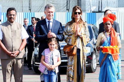 Juliana Awada con su hija Antonia junto al Presidente en Dubai