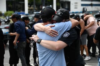 Tras la tensión del mediodía, los patrulleros comenzaron a salir a la calle y se descomprime la situación