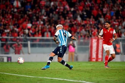 Segundo gol de Copetti con la camiseta de Racing ante Independiente, en esta oportunidad en el estadio Ricardo Bochini