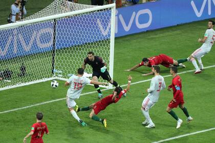 Segundo gol de Diego Costa, llevando el partido a 2-2, durante el segundo tiempo