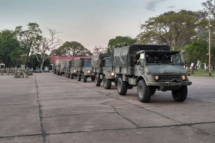 Una columna de vehículos Unimog, que el Ejército incorporó entre 1976 y 1977