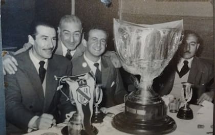Sehter con Néstor Delguy, otro gigante de la Pelota, con quien ganó la Copa La Nación en 1957 jugando para Temperley. Sehter también jugó para River, Huracán, Racing e Independiente, entre otros grandes clubes.