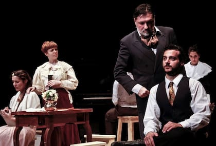 Seis actores para interpretar a dos personajes