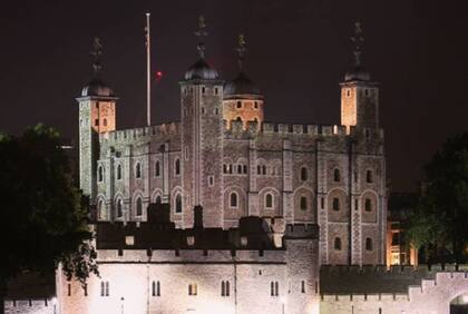 Seis cuervos viven en la famosa Torre de  Londres, uno de los castillos más famosos del mundo