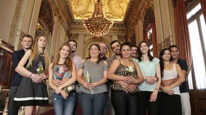 Seis de las parejas seleccionadas para casarse en el Colón