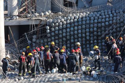 Seis personas perdieron la vida tras el trágico derrumbe en una obra, en Santa Teresita