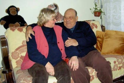 Selak se desempeñó como profesor de música hasta que se pensionó. En su vida, tuvo muy cerca la muerte