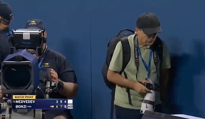 Selcuk Acar, el fotógrafo que desató el escándalo del partido entre Medvedev y Bonzi en el US Open