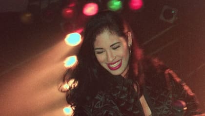Selena era amante de la moda y diseñaba muchos de sus vestuarios; Yolanda Saldíva llegó a ser gerente de sus boutiques