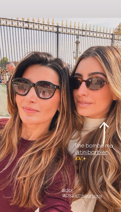 Selfie en la previa a Dior, Valentina y Charlotte, casada con su padre, Bruno Barbier