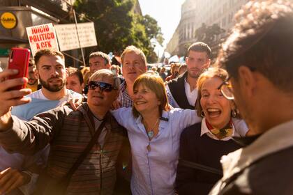 Selfies con Patricia Bullrich en la protesta del campo
