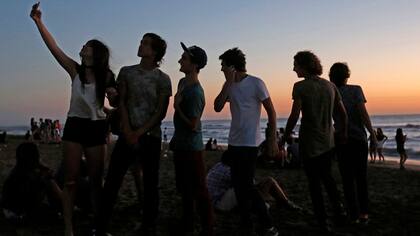 Los adolescentes pueden llegar a tener la sensación de que lo vivido por fuera de las redes no existe