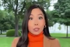 El momento en el que una periodista estaba grabando en la Casa Blanca y fue interrumpida por los disparos