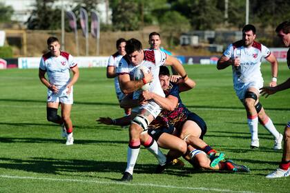 Selknam dominó en Chile a Pampas, que debe recomponerse en su primer partido como anfitrión, este sábado, en la Catedral del rugby argentino.