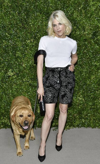 Selma Blair asistió al almuerzo del Festival de Tribeca para celebrar Through Her Lens: The Women's Filmmaker Program en el Greenwich Hotel. La actriz fue acompañada de su perro y lució un top y una bermuda con bordados