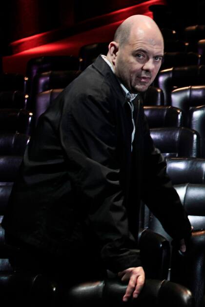 Carlos Rottemberg, un batallador que ama el teatro y a quienes lo hacen