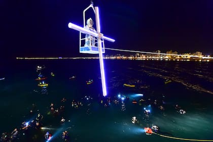 Semana Santa: el vía crucis submarino de Puerto Madryn
