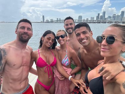 Semanas atrás, Leo Messi y Anto Roccuzzo disfrutaron de un día de sol con Luis Suárez y Sofi Balbi