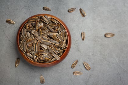 Las semillas de girasol son una excelente fuente de grasas insaturadas, fitosteroles y magnesio, componentes que contribuyen a la disminución de los niveles de colesterol LDL, conocido como “colesterol malo”