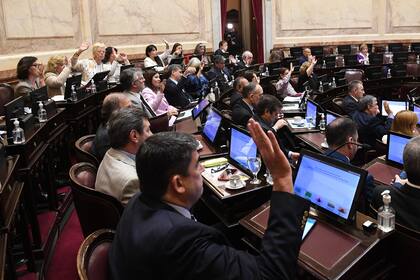 La sesión comenzó con 37 senadores presentes y 35 ausentes 