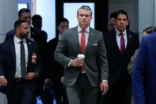 Senado de EE. UU. aprueba proyecto de defensa que pide a Hegseth publicar videos de ataques a botes