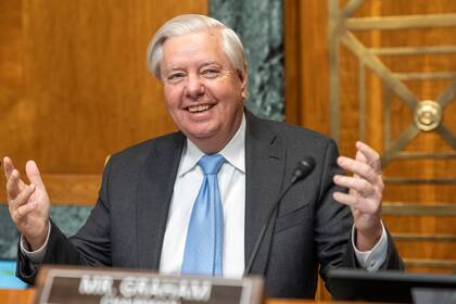 Senador Lindsey Graham lidera iniciativa que reviviría prioridades fronterizas de Trump