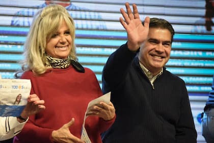 La senadora María Inés Pilatti Vergara junto al gobernador de Chaco, Jorge Capitanich