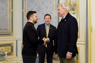 Senadores de EE. UU. visitan puerto clave de Ucrania y piden nuevas sanciones contra Rusia