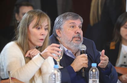 Senadores Di Tullio y Mayans. Comisión de Presupuesto y Hacienda del Senado