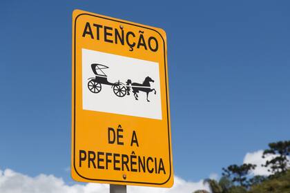 Señal de prioridad de paso a las carretas de caballos