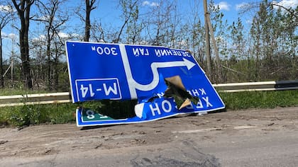 Señal que indica que Kherson queda a pocos kilómetros