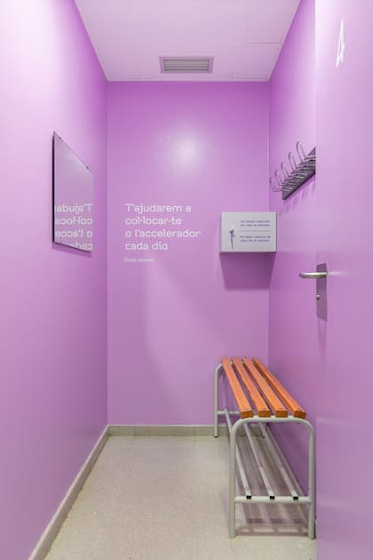 Señalética con mensajes alentadores en el sector de radioterapia del Hospital Aranu de Vilanova de Lleida (Lérida, España)