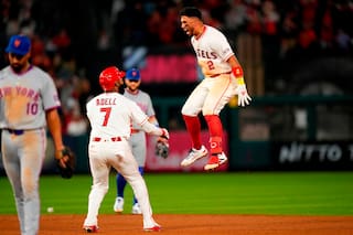Sencillo productor de Peraza en la 10.ª da a Angelinos triunfo 4-3 sobre Mets
