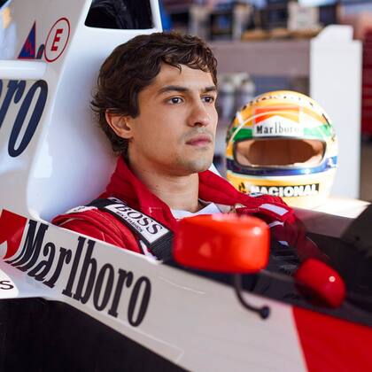 SENNA. (L to R) Gabriel Leone as Ayrton Senna in Senna. Cr. Alan Roskyn/Netflix ©2024