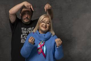 A los 78, la "madre" de Casciari sube a escena para hablar de los hombres de su vida