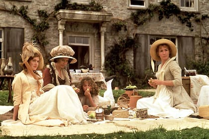 Emma Thompson (a la derecha), junto al resto de la familia Dashwood: Winslet, Gemma Jones y Emilie Francois 