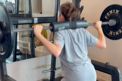 Sentadillas y otros ejercicios, dentro de la rutina de entrenamiento de la actriz