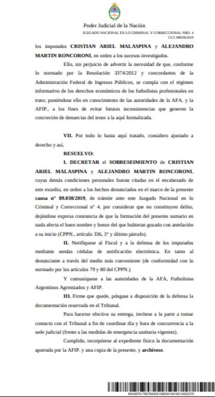 Sentencia judicial que dicta el sobreseimiento de dos dirigentes de Argentinos Juniors por una denuncia iniciada en 2019.