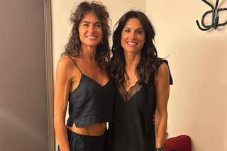Gaby Sabatini visitó a Flor Raggi en el teatro y sorprendió con el increíble parecido entre ambas