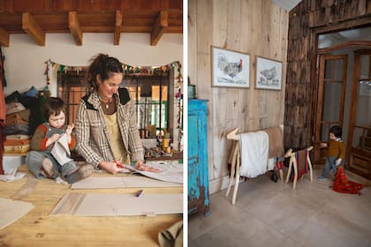 Separado de la casa, funciona el taller de Las Colifas, la marca de ropa creada por Josefina junto con dos socias. El acceso al living ya deja ver el mix de revestimientos y la ambientación con obra de artistas locales.