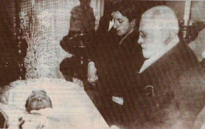 Sepelio de Bordabehere, acompañado por Lisandro de la Torre