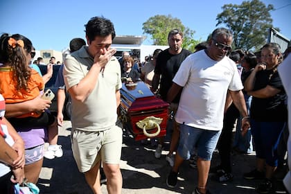 Sepelio de Ian Cabrera, el chico asesinado por un compañero en la escuela Mariano Moreno de San Cristóbal