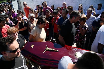 Sepelio de Ian Cabrera, el chico asesinado por un compañero en la escuela Mariano Moreno de San Cristóbal