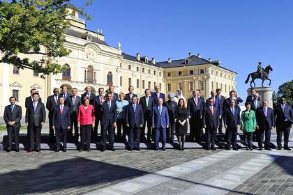 Los líderes del G-20 posan para la foto de familia durante la cumbre del G20 el 6 de septiembre de 2013 en San Petersburgo, Rusia