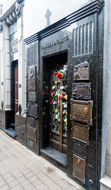 Sepulcro de Eva Duarte de Perón en el Cementerio de la Recoleta