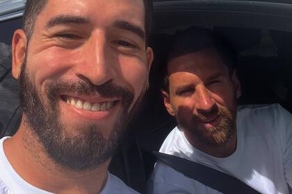 “Ser argentino se puso de moda”, asegura Juan Manuel. “Saber que Messi está acá me hace sentir más cerca de casa”.